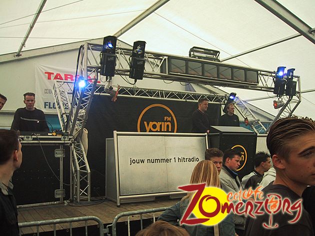 Kadefeesten Zondag 09-09-2001 Yorin drive in show (27).JPG
